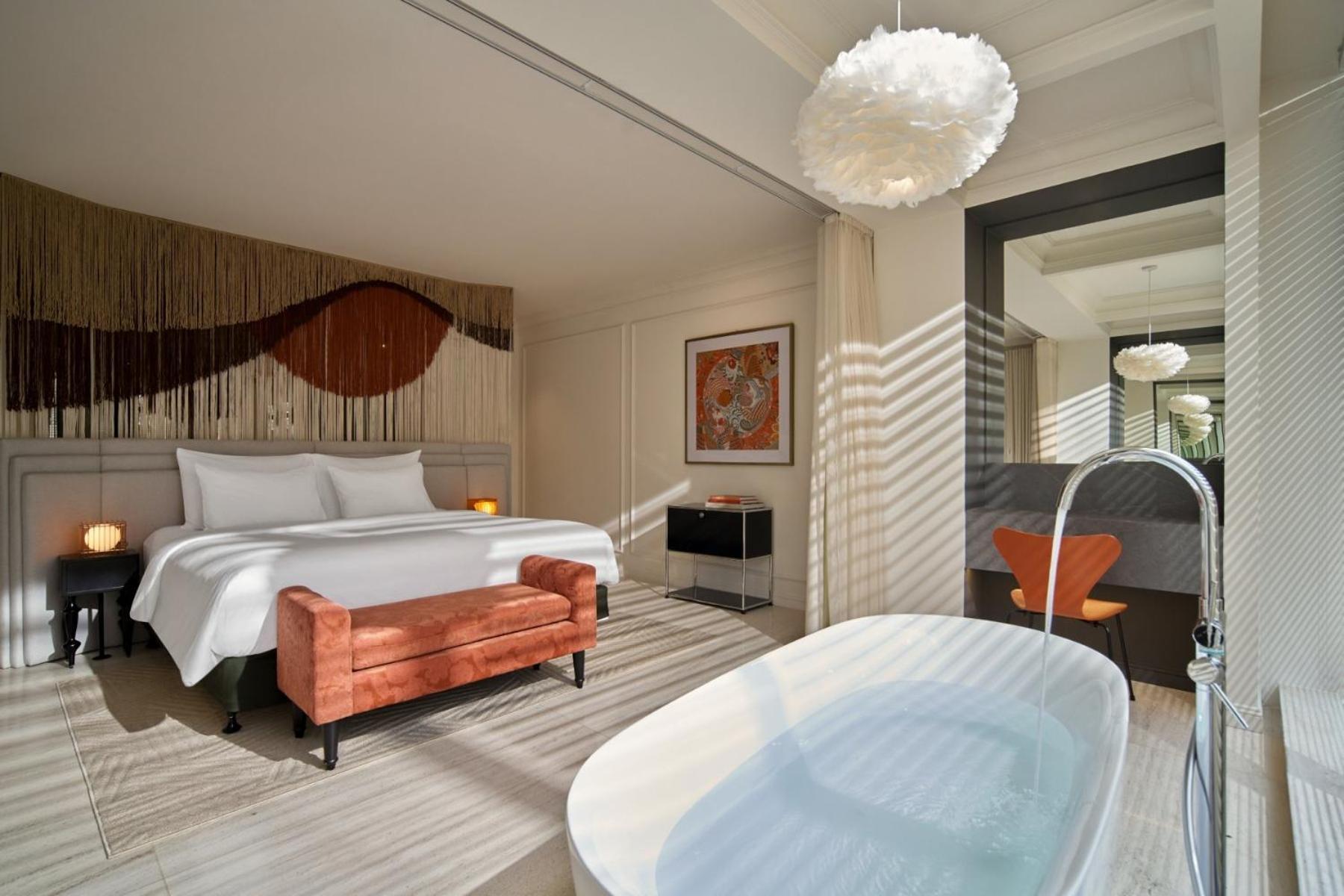 Signature By M Village Ba Trung 4* TP. Hồ Chí Minh